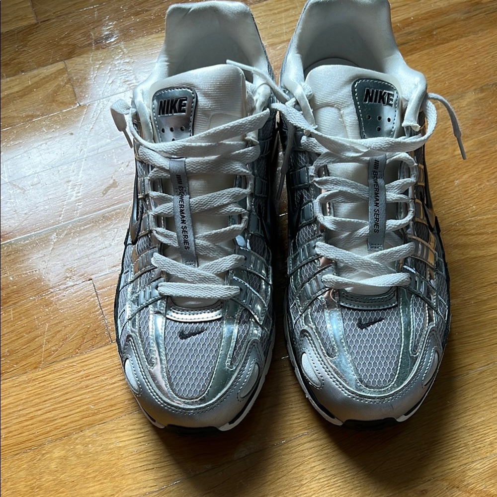 Nike Men’s Athletic Shoes Silver White